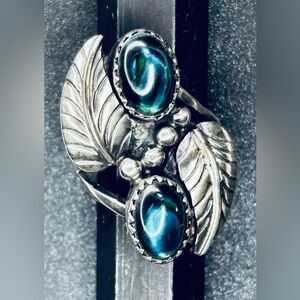 Vintage Native American Sterling Silver and Blue Leaf Design Ring. Sz 4.5-5